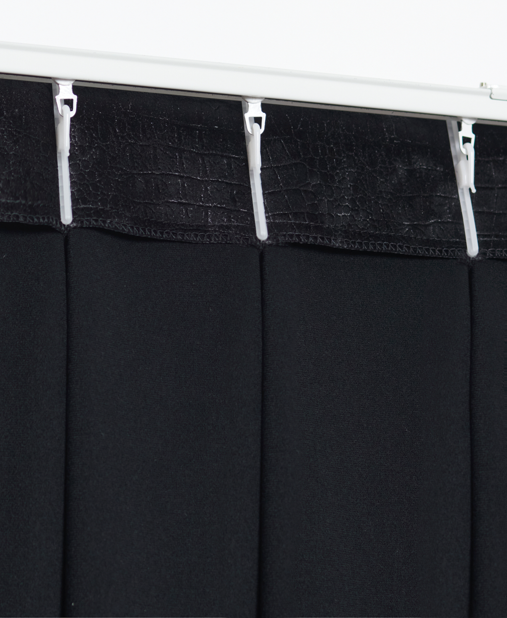 Velvet Croco Zwart 24